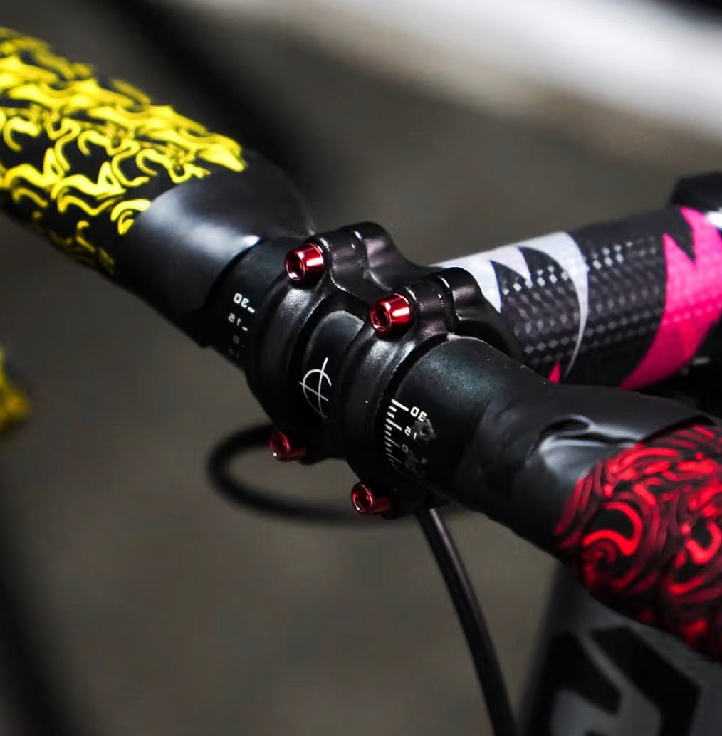Multicolor handlebar stem bolts